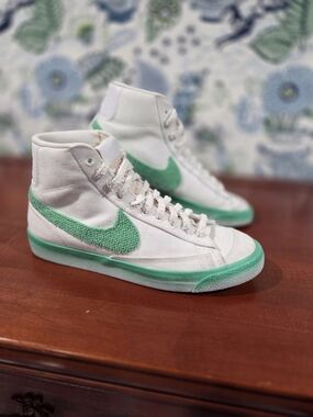 Nike Blazer Mid '77 Chenille Swoosh Green Fade Women's 10